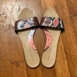 Zara Slides